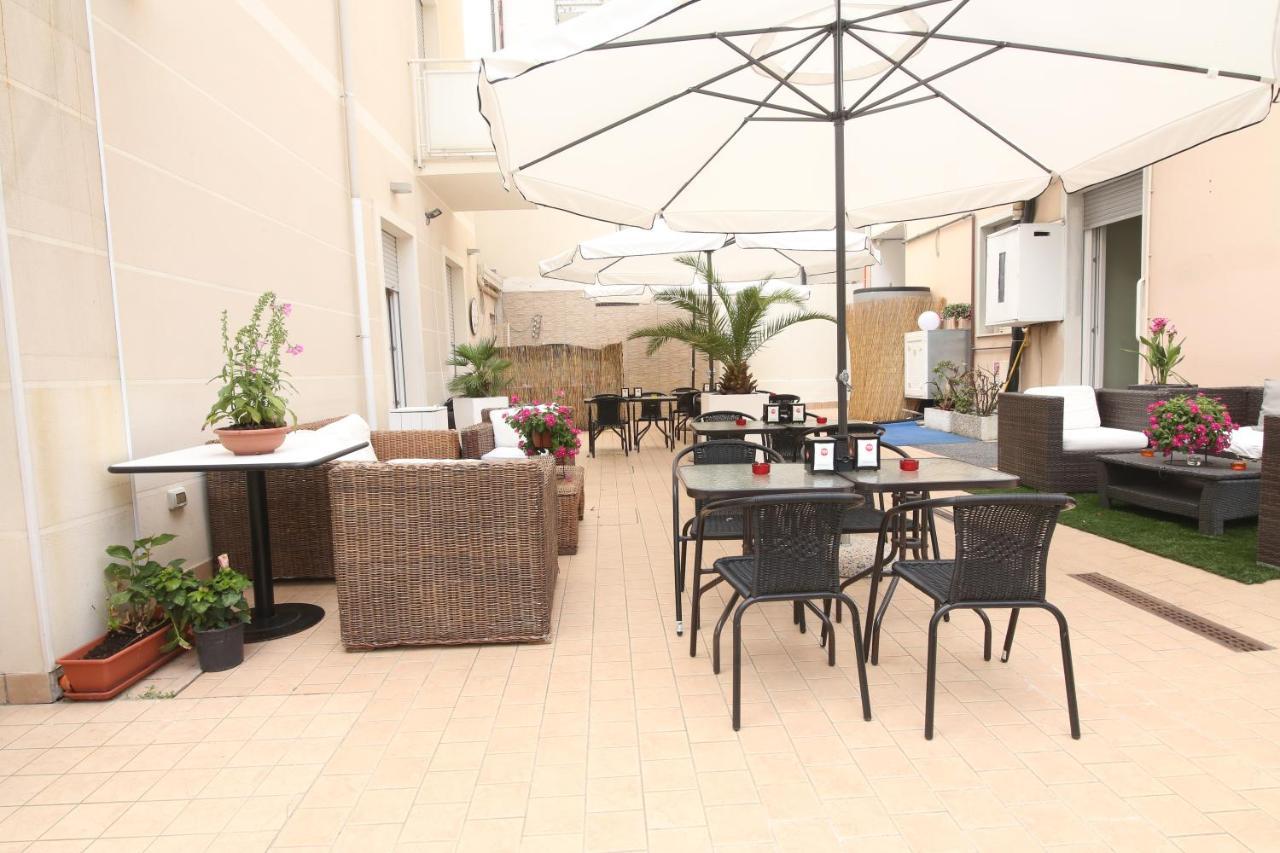 Hotel Miriam Rimini Esterno foto