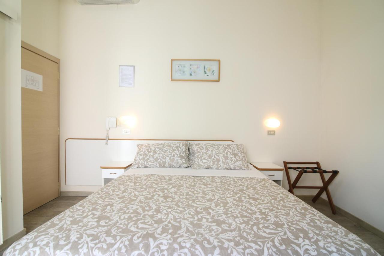 Hotel Miriam Rimini Esterno foto