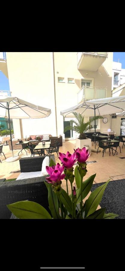 Hotel Miriam Rimini Esterno foto