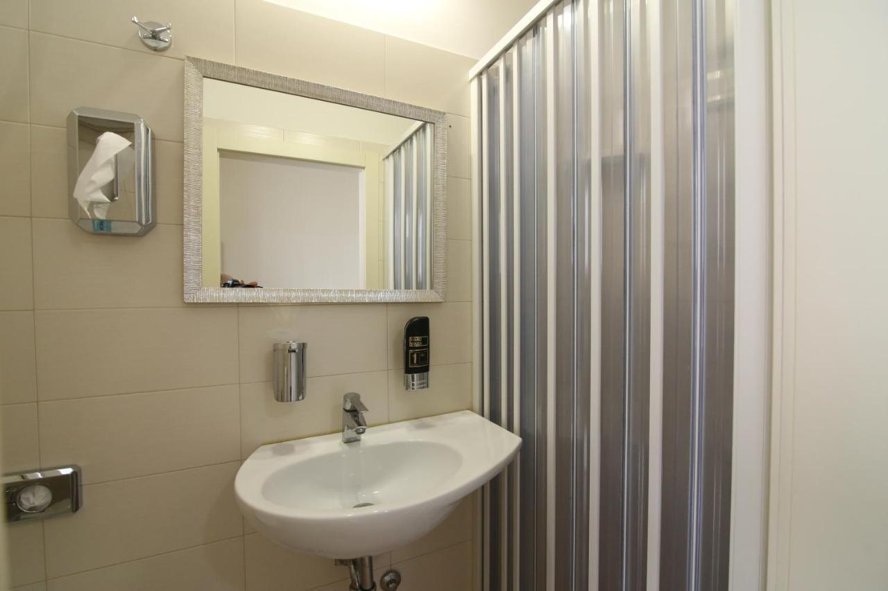 Hotel Miriam Rimini Esterno foto