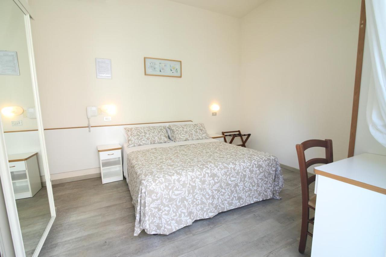 Hotel Miriam Rimini Esterno foto