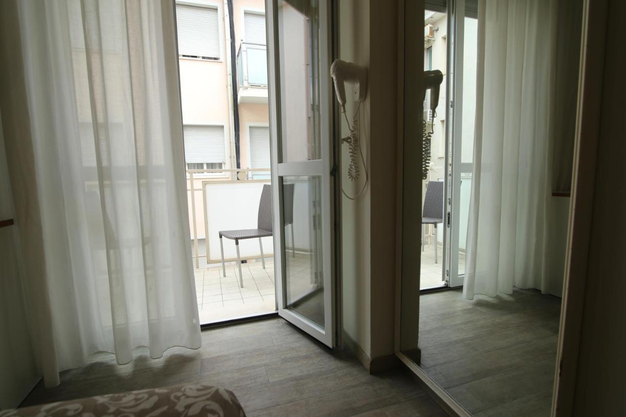 Hotel Miriam Rimini Esterno foto