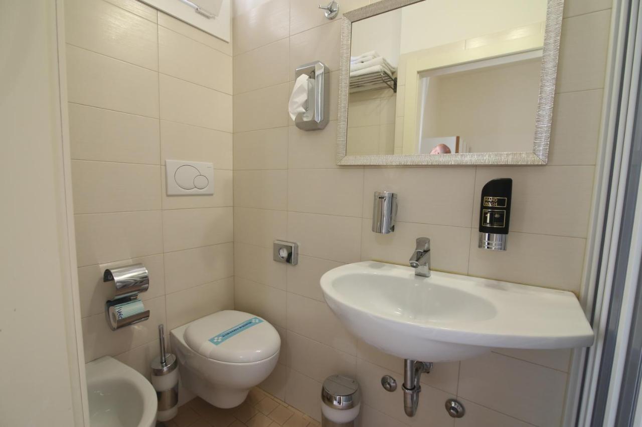 Hotel Miriam Rimini Esterno foto