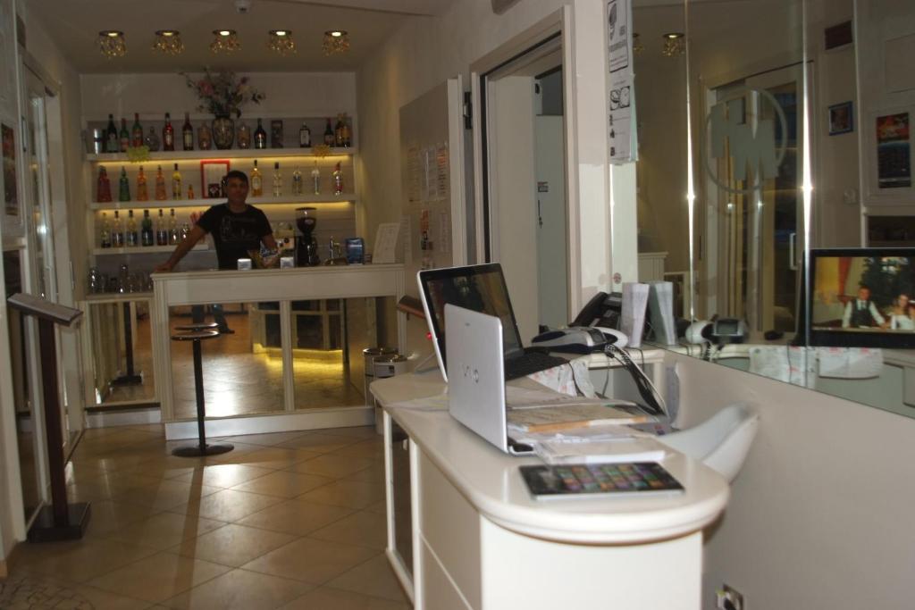 Hotel Miriam Rimini Esterno foto